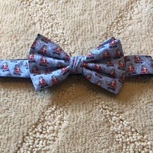 VINEYARD VINES boys bow tie - Santa Claus